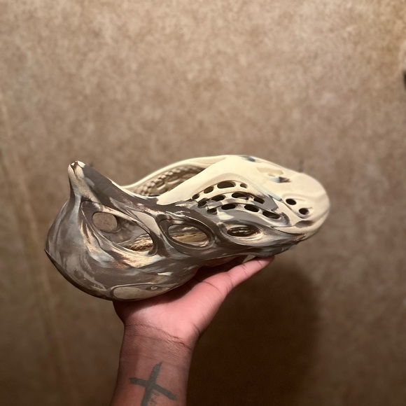 Yeezy Foam Runner MX Cream Clay, size 10.5 - Picture 6 of 13